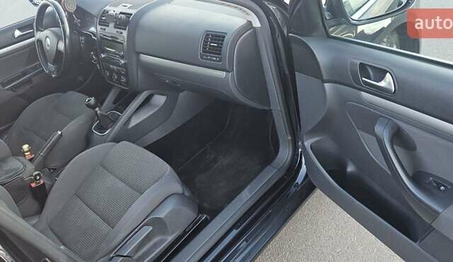 Черный Фольксваген Гольф, объемом двигателя 1.39 л и пробегом 201 тыс. км за 4700 $, фото 9 на Automoto.ua