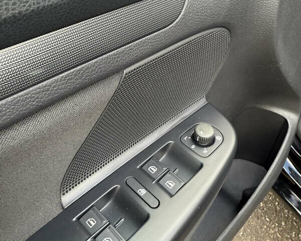 Чорний Фольксваген Гольф, об'ємом двигуна 1.6 л та пробігом 187 тис. км за 7200 $, фото 12 на Automoto.ua