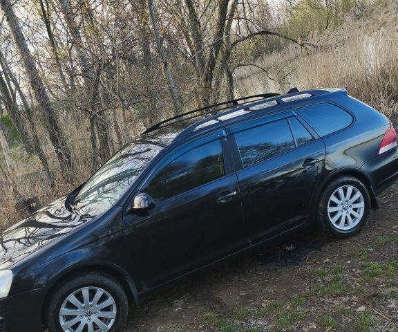 Черный Фольксваген Гольф, объемом двигателя 1.9 л и пробегом 235 тыс. км за 5200 $, фото 1 на Automoto.ua