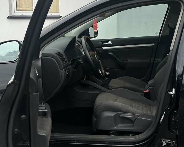 Чорний Фольксваген Гольф, об'ємом двигуна 1.4 л та пробігом 240 тис. км за 5300 $, фото 30 на Automoto.ua