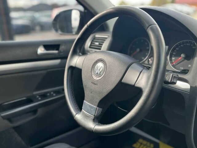 Черный Фольксваген Гольф, объемом двигателя 1.6 л и пробегом 262 тыс. км за 5300 $, фото 16 на Automoto.ua