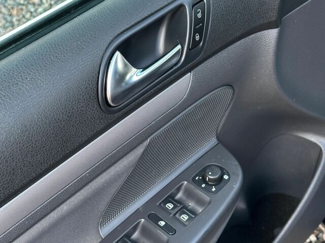 Черный Фольксваген Гольф, объемом двигателя 1.4 л и пробегом 214 тыс. км за 6700 $, фото 11 на Automoto.ua