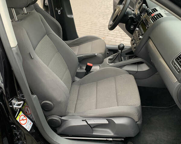 Черный Фольксваген Гольф, объемом двигателя 1.39 л и пробегом 175 тыс. км за 6200 $, фото 20 на Automoto.ua