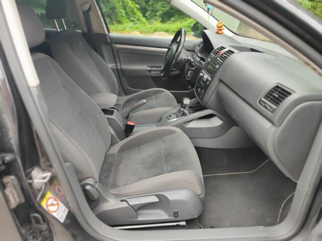 Черный Фольксваген Гольф, объемом двигателя 2 л и пробегом 304 тыс. км за 3400 $, фото 17 на Automoto.ua