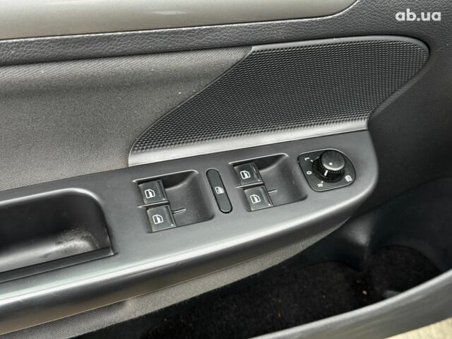 Черный Фольксваген Гольф, объемом двигателя 1.4 л и пробегом 254 тыс. км за 6990 $, фото 11 на Automoto.ua