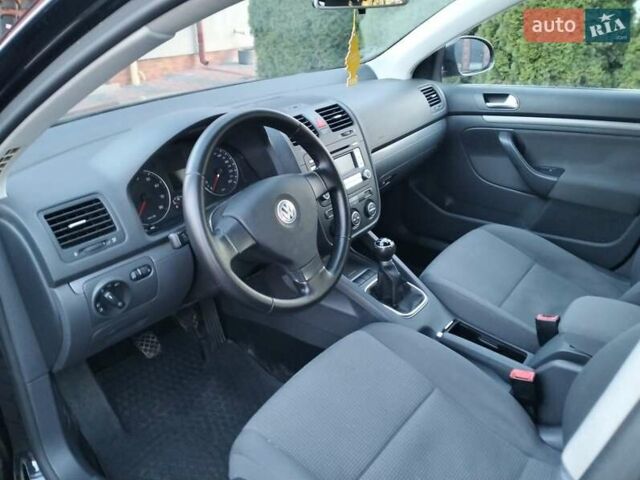 Черный Фольксваген Гольф, объемом двигателя 1.6 л и пробегом 230 тыс. км за 5800 $, фото 7 на Automoto.ua