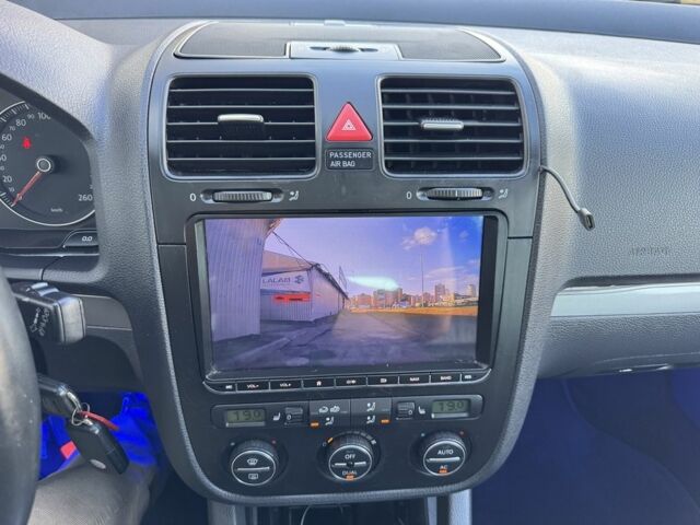 Черный Фольксваген Гольф, объемом двигателя 1.4 л и пробегом 190 тыс. км за 7950 $, фото 20 на Automoto.ua