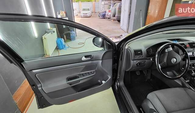 Чорний Фольксваген Гольф, об'ємом двигуна 1.6 л та пробігом 199 тис. км за 6100 $, фото 7 на Automoto.ua