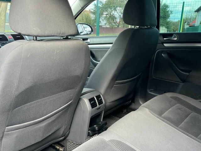 Черный Фольксваген Гольф, объемом двигателя 1.6 л и пробегом 262 тыс. км за 5300 $, фото 20 на Automoto.ua