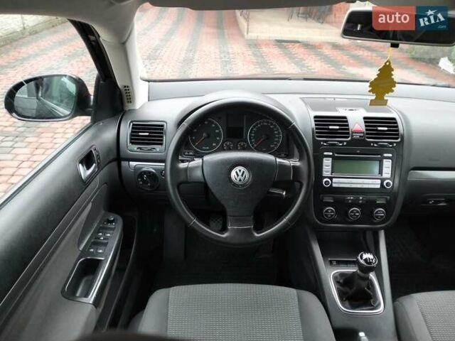 Черный Фольксваген Гольф, объемом двигателя 1.6 л и пробегом 230 тыс. км за 5800 $, фото 12 на Automoto.ua