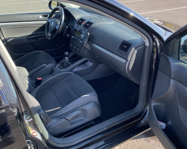 Черный Фольксваген Гольф, объемом двигателя 1.9 л и пробегом 301 тыс. км за 6600 $, фото 10 на Automoto.ua