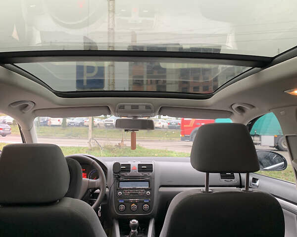 Черный Фольксваген Гольф, объемом двигателя 1.39 л и пробегом 175 тыс. км за 6200 $, фото 25 на Automoto.ua