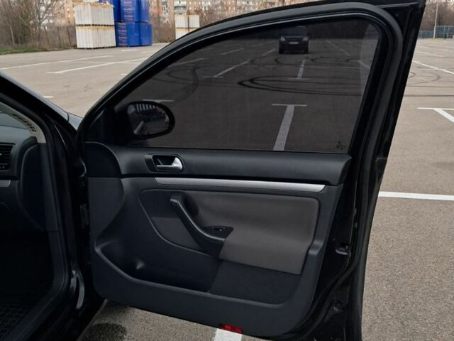 Черный Фольксваген Гольф, объемом двигателя 1.4 л и пробегом 210 тыс. км за 5200 $, фото 15 на Automoto.ua