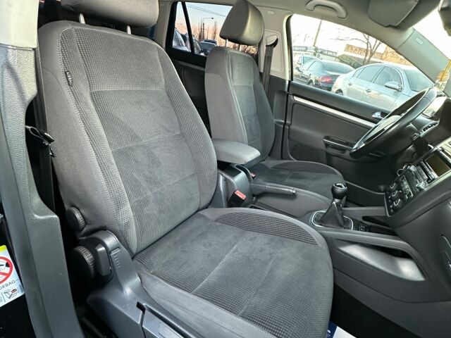 Черный Фольксваген Гольф, объемом двигателя 1.4 л и пробегом 214 тыс. км за 6700 $, фото 7 на Automoto.ua