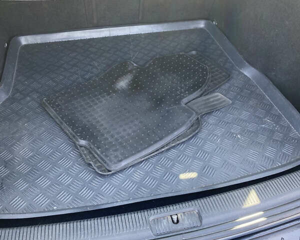 Черный Фольксваген Гольф, объемом двигателя 1.9 л и пробегом 301 тыс. км за 6600 $, фото 12 на Automoto.ua