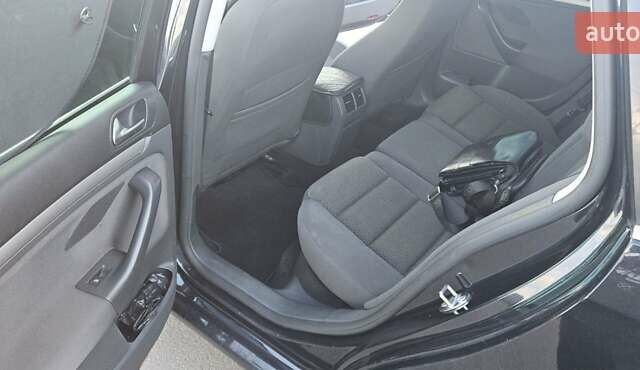 Черный Фольксваген Гольф, объемом двигателя 1.39 л и пробегом 201 тыс. км за 4700 $, фото 5 на Automoto.ua