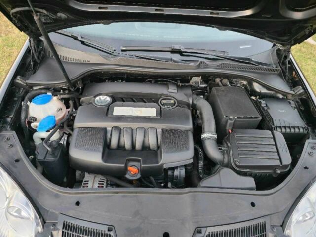 Черный Фольксваген Гольф, объемом двигателя 1.6 л и пробегом 212 тыс. км за 5800 $, фото 16 на Automoto.ua