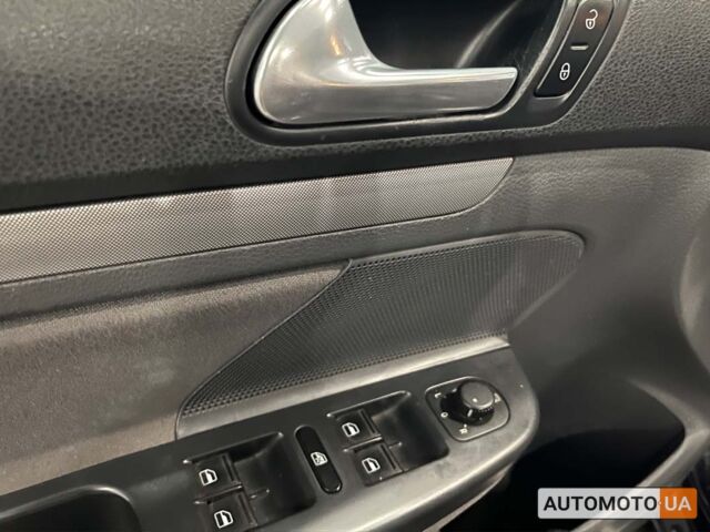 Черный Фольксваген Гольф, объемом двигателя 1.4 л и пробегом 275 тыс. км за 6000 $, фото 11 на Automoto.ua