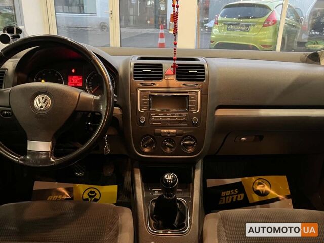 Черный Фольксваген Гольф, объемом двигателя 1.4 л и пробегом 275 тыс. км за 6000 $, фото 14 на Automoto.ua