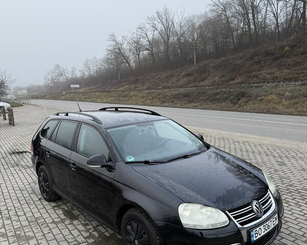 Черный Фольксваген Гольф, объемом двигателя 1.6 л и пробегом 274 тыс. км за 5900 $, фото 1 на Automoto.ua