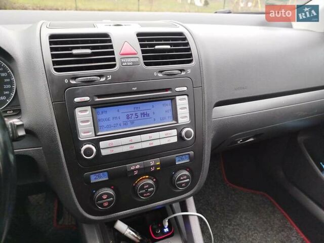 Чорний Фольксваген Гольф, об'ємом двигуна 1.6 л та пробігом 215 тис. км за 5900 $, фото 28 на Automoto.ua