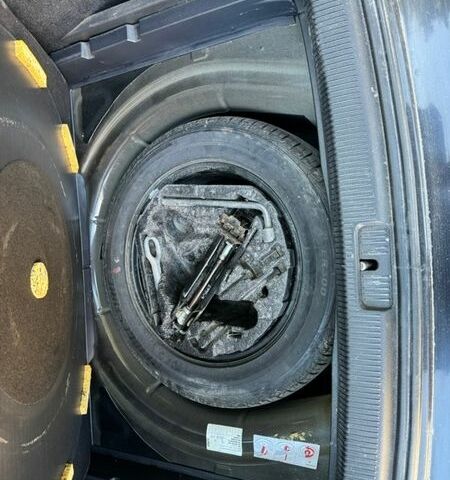 Черный Фольксваген Гольф, объемом двигателя 1.6 л и пробегом 300 тыс. км за 4850 $, фото 20 на Automoto.ua