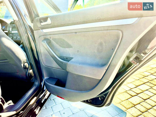 Черный Фольксваген Гольф, объемом двигателя 1.4 л и пробегом 271 тыс. км за 5850 $, фото 26 на Automoto.ua