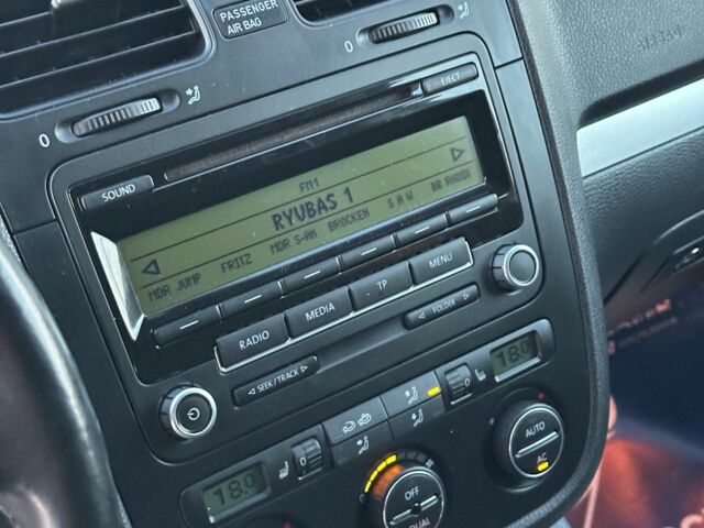 Черный Фольксваген Гольф, объемом двигателя 1.4 л и пробегом 214 тыс. км за 6700 $, фото 15 на Automoto.ua