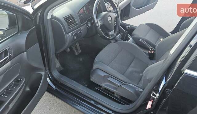 Черный Фольксваген Гольф, объемом двигателя 1.39 л и пробегом 201 тыс. км за 4700 $, фото 10 на Automoto.ua