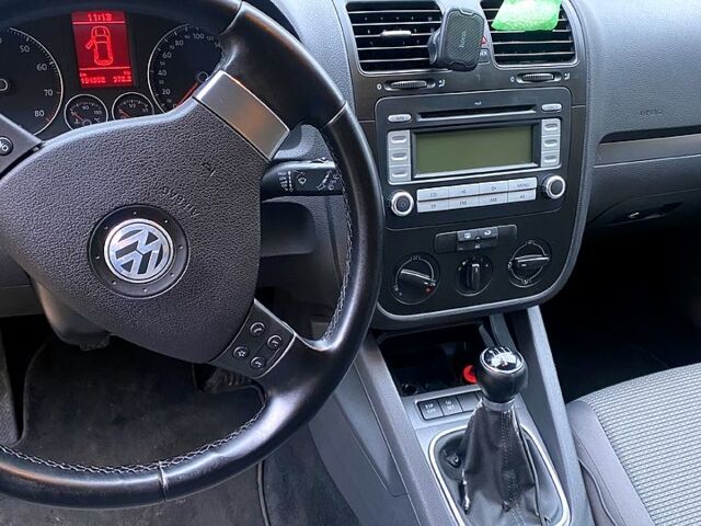 Черный Фольксваген Гольф, объемом двигателя 1.6 л и пробегом 193 тыс. км за 5900 $, фото 5 на Automoto.ua