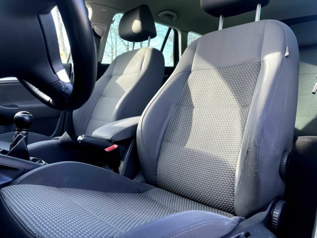 Черный Фольксваген Гольф, объемом двигателя 1.4 л и пробегом 248 тыс. км за 6500 $, фото 5 на Automoto.ua