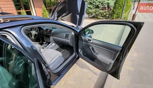 Чорний Фольксваген Гольф, об'ємом двигуна 1.6 л та пробігом 199 тис. км за 6100 $, фото 26 на Automoto.ua