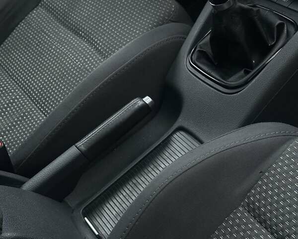 Чорний Фольксваген Гольф, об'ємом двигуна 1.4 л та пробігом 240 тис. км за 5300 $, фото 36 на Automoto.ua