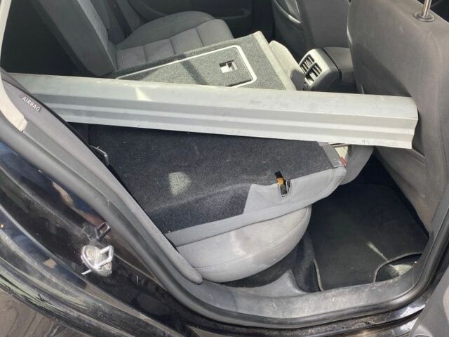 Черный Фольксваген Гольф, объемом двигателя 2 л и пробегом 232 тыс. км за 2400 $, фото 6 на Automoto.ua