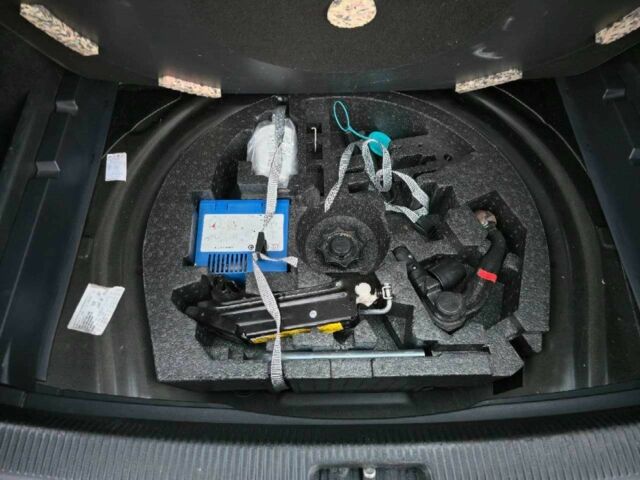 Черный Фольксваген Гольф, объемом двигателя 1.6 л и пробегом 212 тыс. км за 5800 $, фото 14 на Automoto.ua