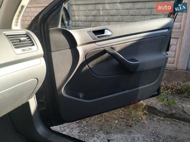 Черный Фольксваген Гольф, объемом двигателя 1.9 л и пробегом 300 тыс. км за 6200 $, фото 1 на Automoto.ua