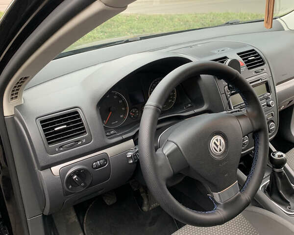 Черный Фольксваген Гольф, объемом двигателя 1.39 л и пробегом 175 тыс. км за 6200 $, фото 12 на Automoto.ua