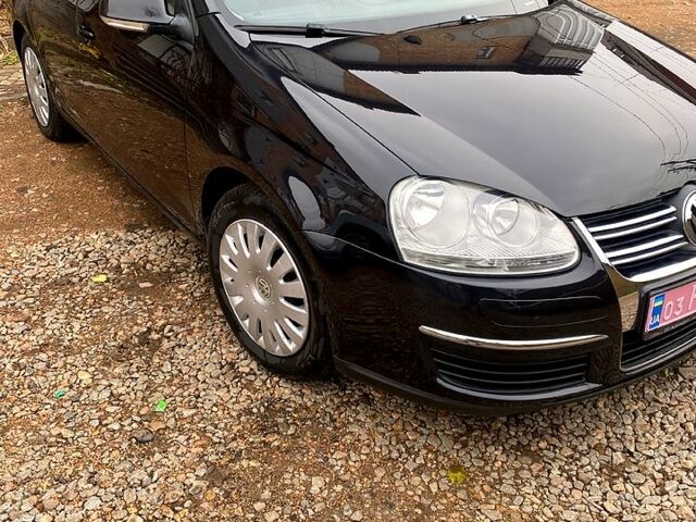 Черный Фольксваген Гольф, объемом двигателя 1.6 л и пробегом 193 тыс. км за 5900 $, фото 1 на Automoto.ua