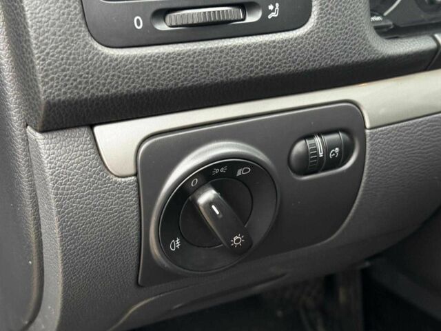 Чорний Фольксваген Гольф, об'ємом двигуна 1.4 л та пробігом 254 тис. км за 6990 $, фото 12 на Automoto.ua