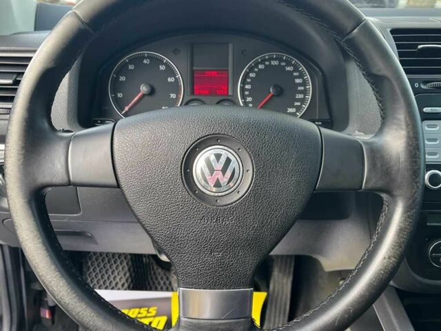 Черный Фольксваген Гольф, объемом двигателя 1.6 л и пробегом 262 тыс. км за 5300 $, фото 10 на Automoto.ua