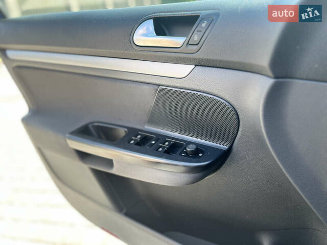 Черный Фольксваген Гольф, объемом двигателя 1.4 л и пробегом 271 тыс. км за 5850 $, фото 32 на Automoto.ua