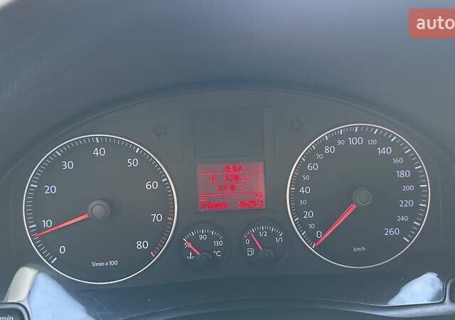 Черный Фольксваген Гольф, объемом двигателя 1.6 л и пробегом 175 тыс. км за 7000 $, фото 23 на Automoto.ua