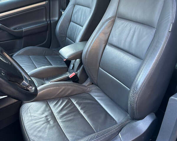 Черный Фольксваген Гольф, объемом двигателя 1.4 л и пробегом 148 тыс. км за 7800 $, фото 19 на Automoto.ua