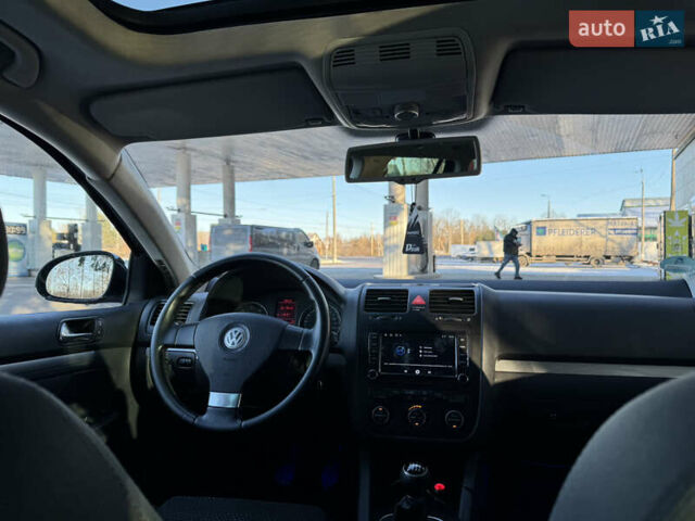 Черный Фольксваген Гольф, объемом двигателя 1.4 л и пробегом 207 тыс. км за 5800 $, фото 17 на Automoto.ua