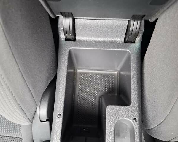 Черный Фольксваген Гольф, объемом двигателя 1.4 л и пробегом 223 тыс. км за 7350 $, фото 52 на Automoto.ua