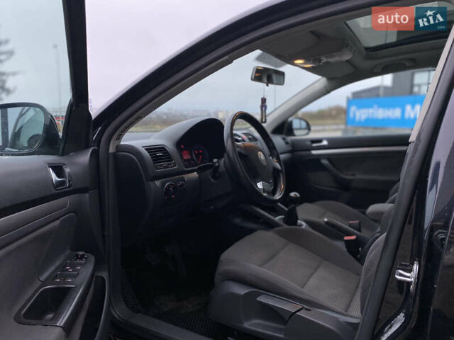 Черный Фольксваген Гольф, объемом двигателя 1.39 л и пробегом 312 тыс. км за 4899 $, фото 27 на Automoto.ua