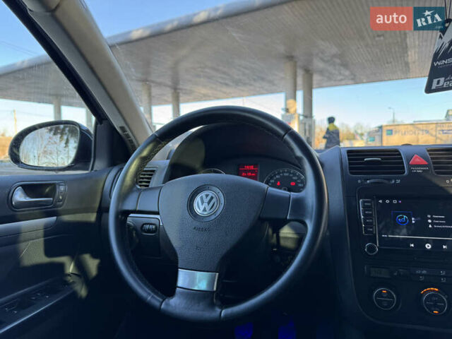 Черный Фольксваген Гольф, объемом двигателя 1.4 л и пробегом 207 тыс. км за 5800 $, фото 14 на Automoto.ua
