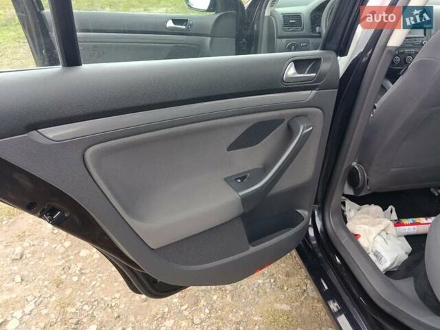 Черный Фольксваген Гольф, объемом двигателя 0 л и пробегом 131 тыс. км за 6500 $, фото 5 на Automoto.ua