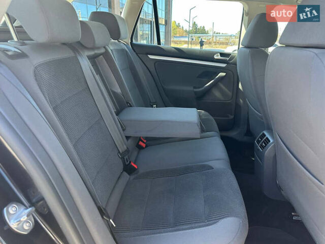 Черный Фольксваген Гольф, объемом двигателя 1.39 л и пробегом 242 тыс. км за 5990 $, фото 21 на Automoto.ua