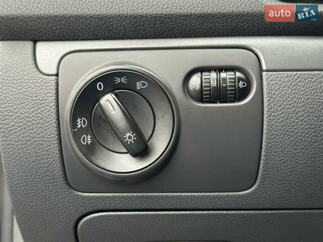 Черный Фольксваген Гольф, объемом двигателя 1.6 л и пробегом 261 тыс. км за 7200 $, фото 32 на Automoto.ua